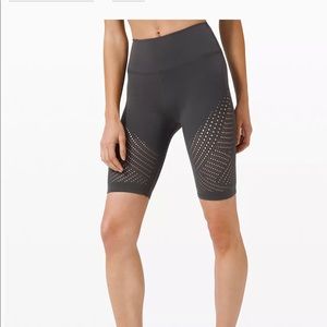 Lululemon Reveal Short Digital Rain